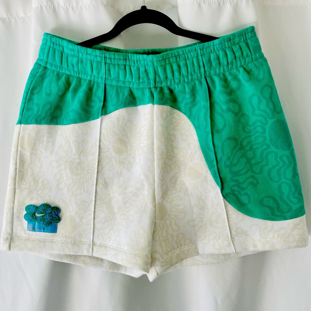 NWT Nike Project Uphoria Sun and Moon Printed Athleisure Shorts Size Large